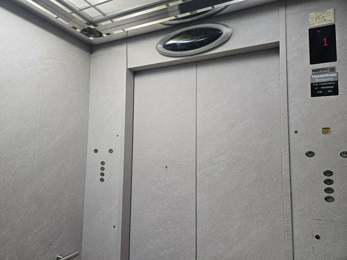 더S웨딩홀-엘리베이터-내부1