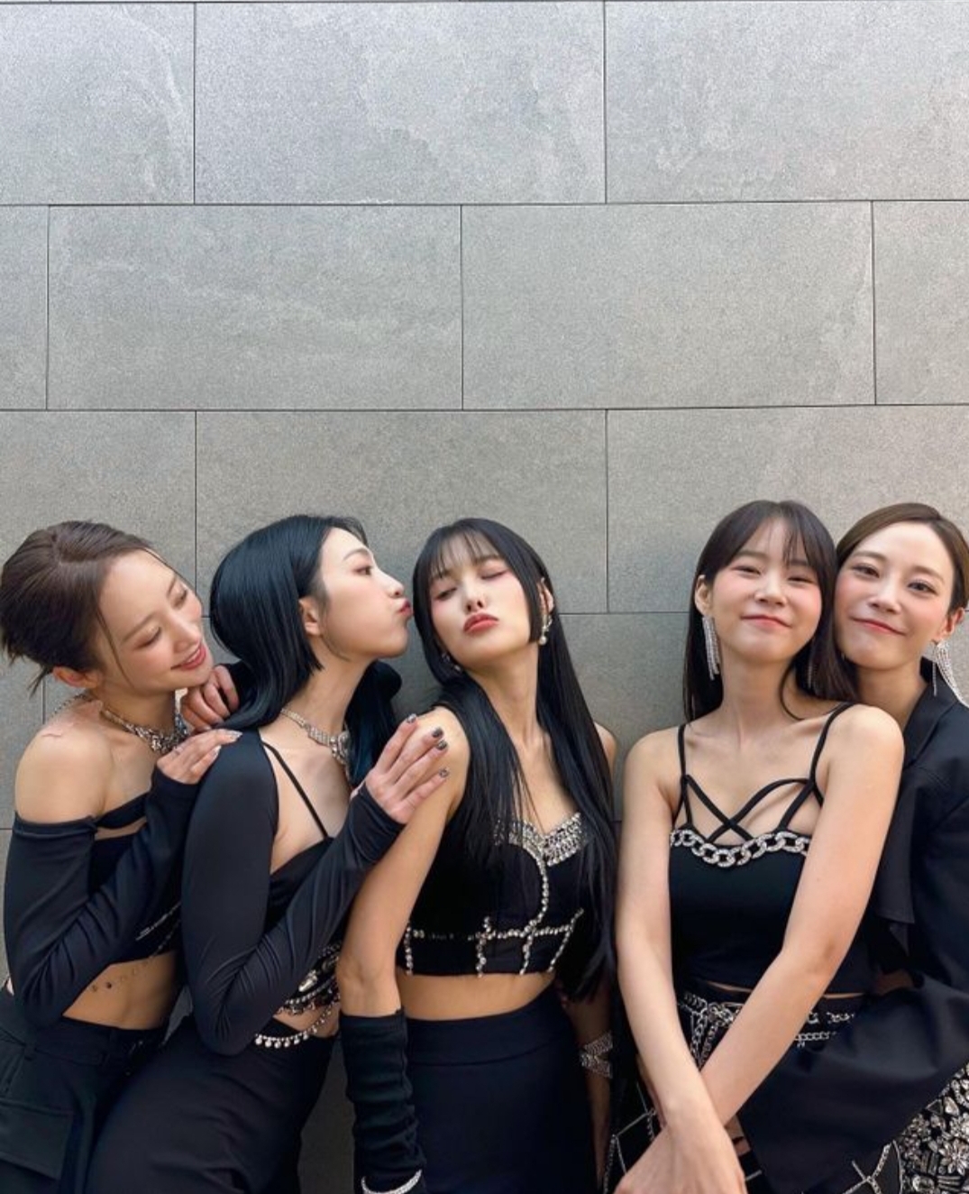  카라 강지영, 故 구하라 찾아 선물…"언니가 원했던 이 순간"