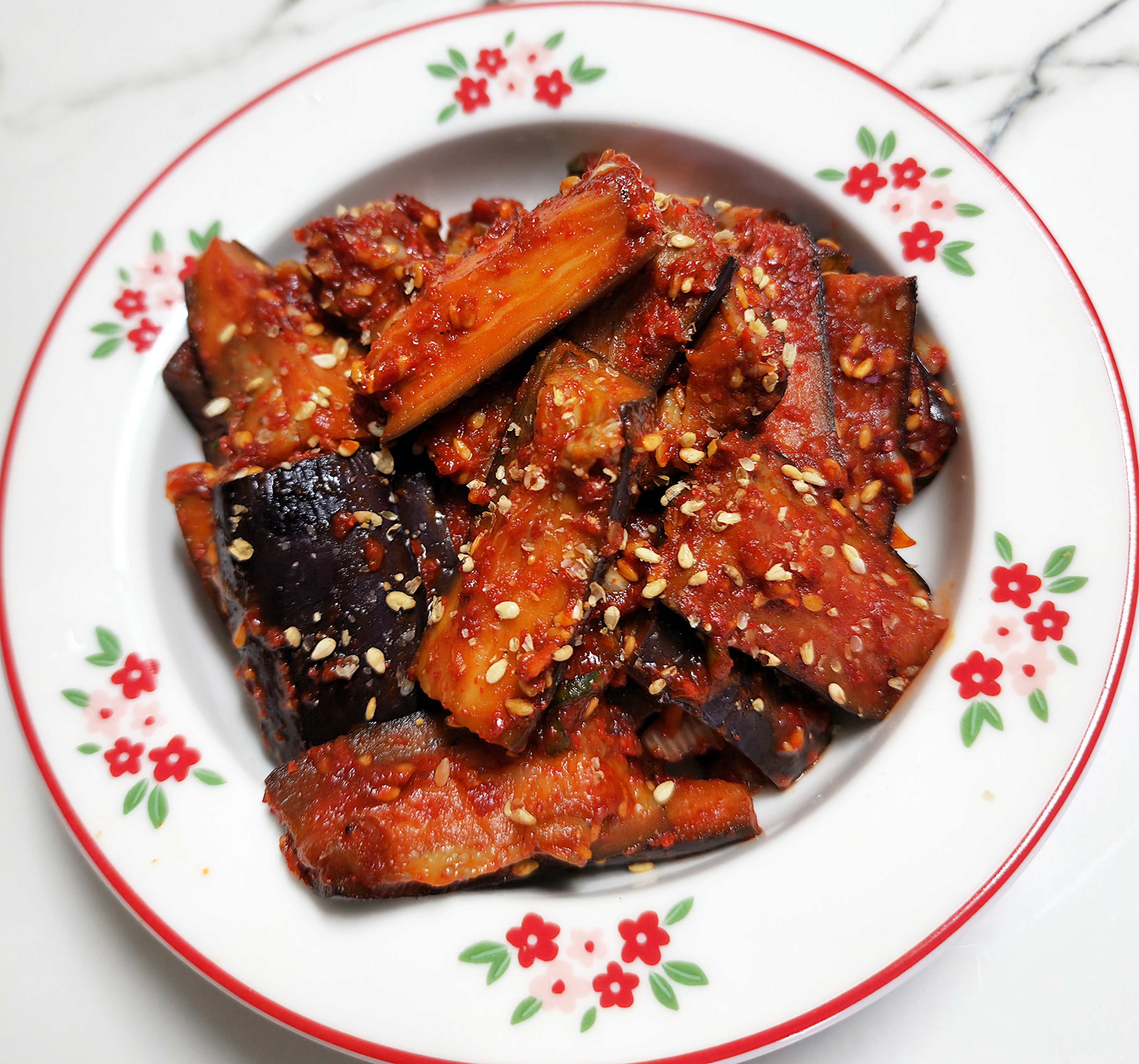 접시에-담아낸-가지무침