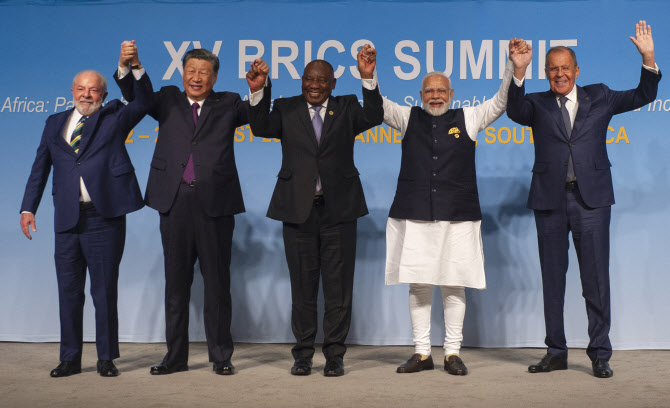 BRICS 확장. 달러 외 결제 주목