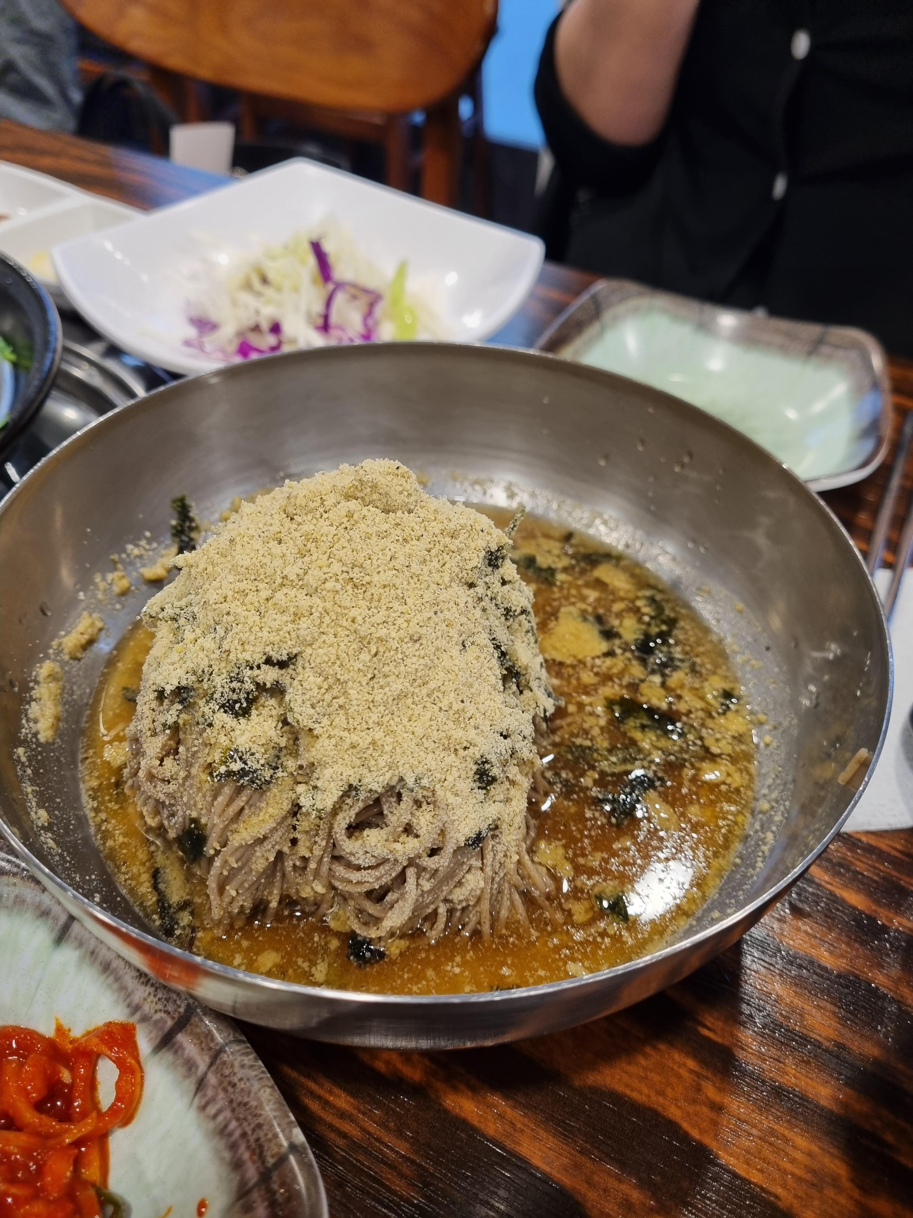 강동구청역 화진포막국수의 들기름 막국수