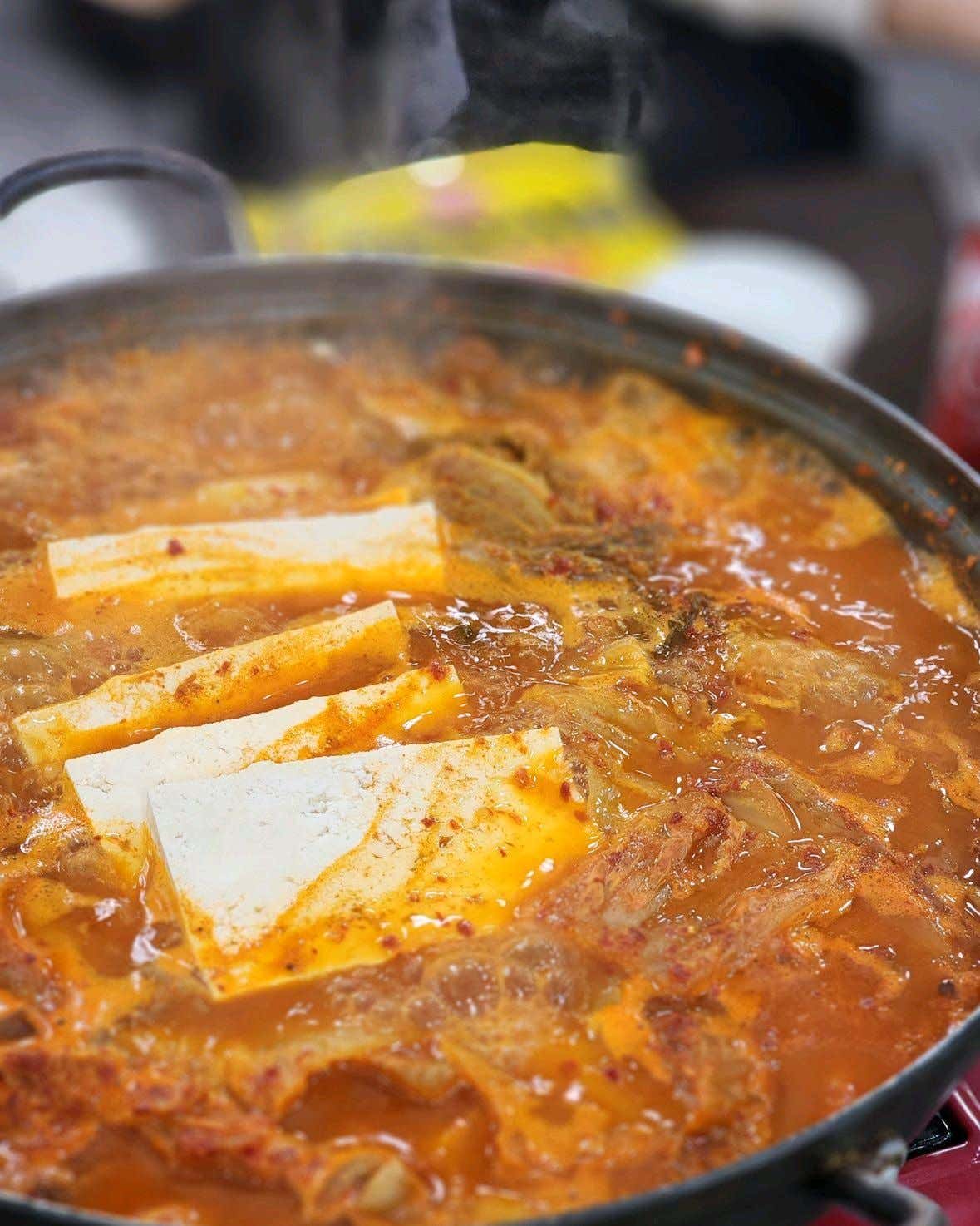 옥이이모네생고기김치찌개