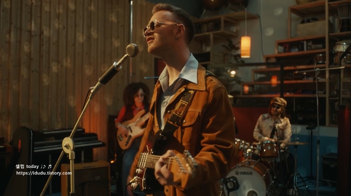 Tom Misch It Runs Through Me Lyrics