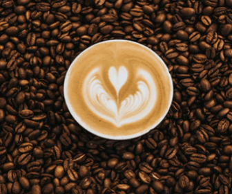 대표적인 카페인 음료인 커피