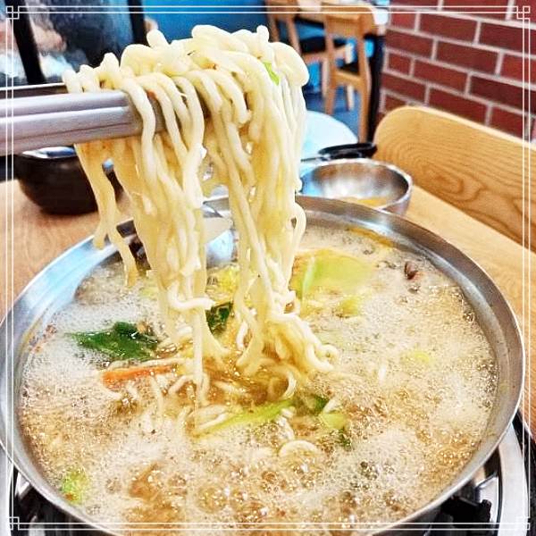  1403회 MBN 생생정보 마당 수원 인계동 해물 만두전골 칼국수 문전성시의 비밀 김치만두, 고기 만두, 보리밥 맛집 위치