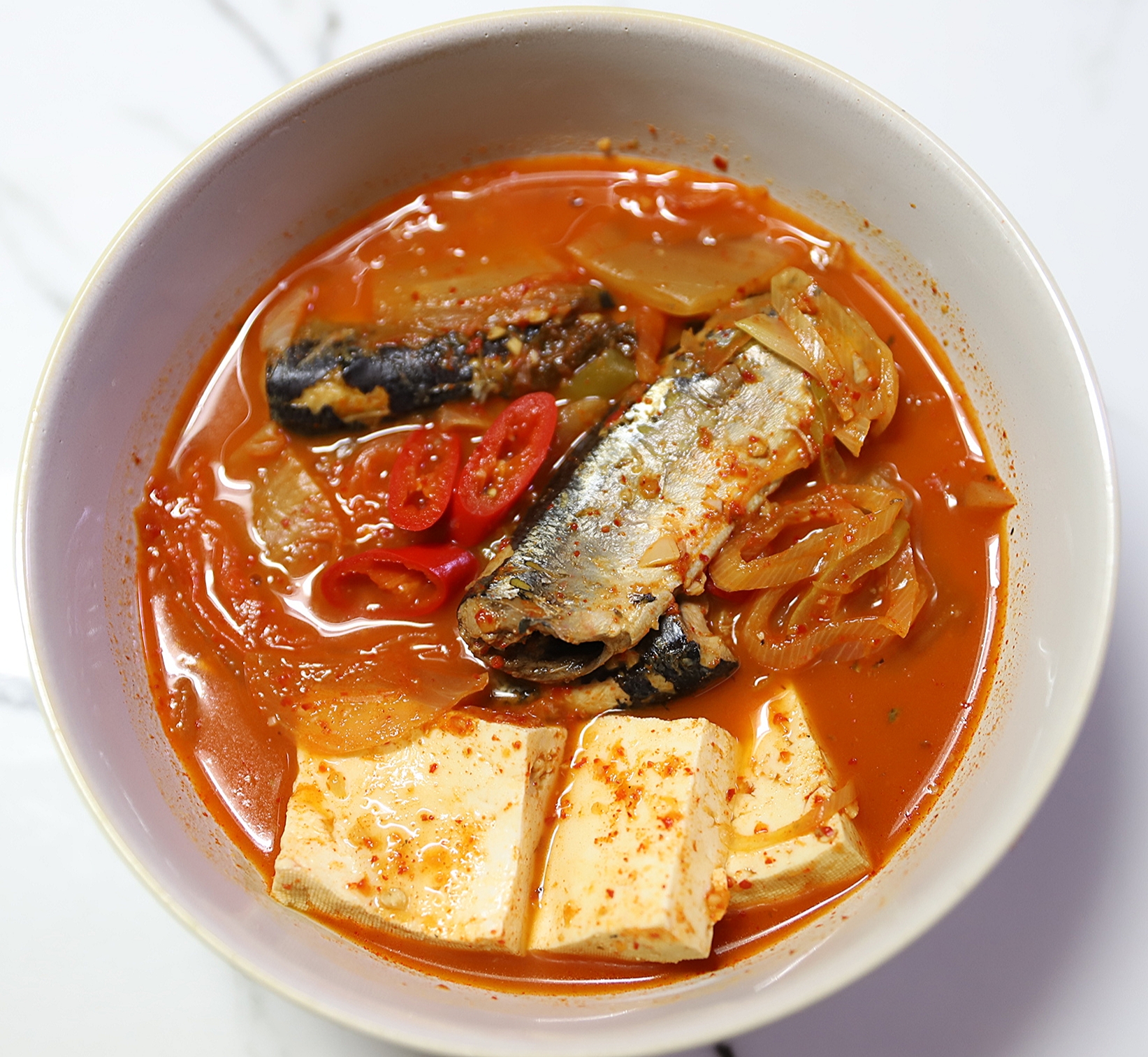 통조림-꽁치로-만든-김치찌개-완성모습