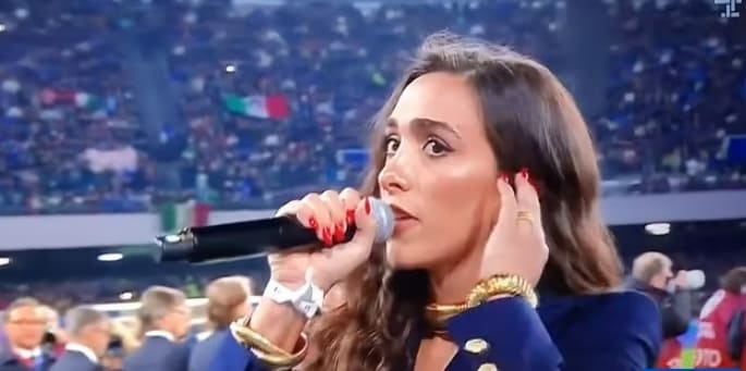  어쩌나! 영국 축구경기장에 퍼진 최악의 '국가' VIDEO: 'Got to be the worst national anthem performance I've EVER watched'