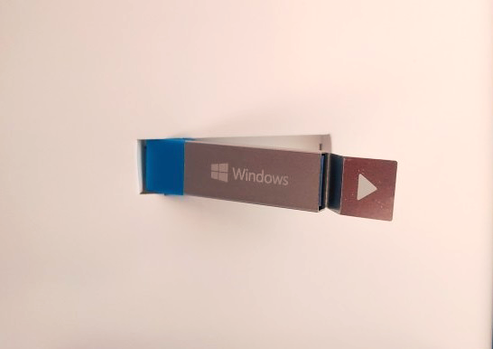 기존에 공급하던 Windows10 설치 USB