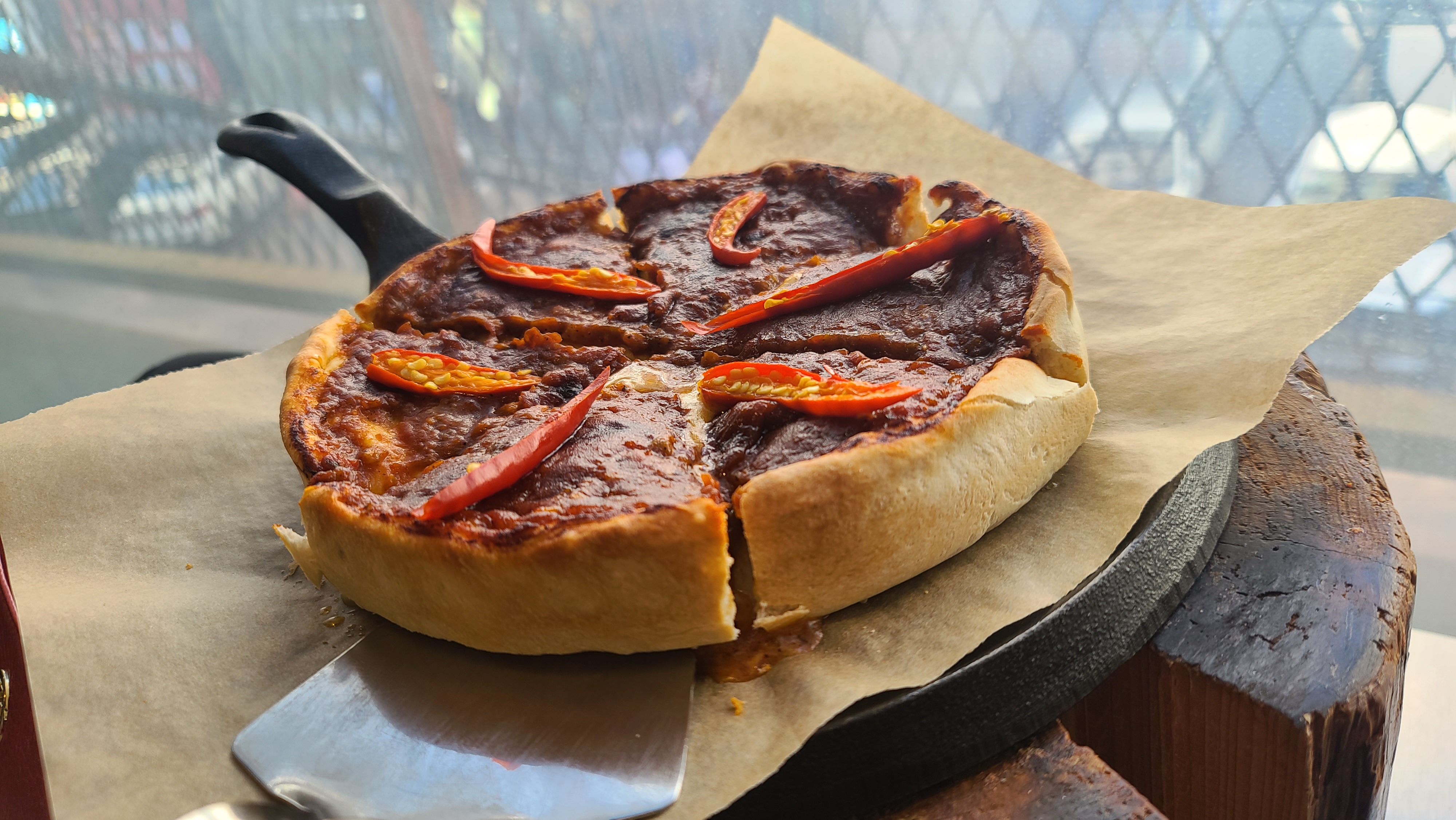 오리지널시카고피자 메뉴중 하나인 디아볼라 시카고 피자 사진