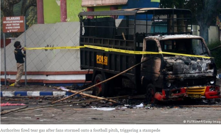  [속보] 인도네시아 축구 경기에서 폭동 발생...127명 사망 [Breaking] : Indonesia: 129 people killed after riot at football match