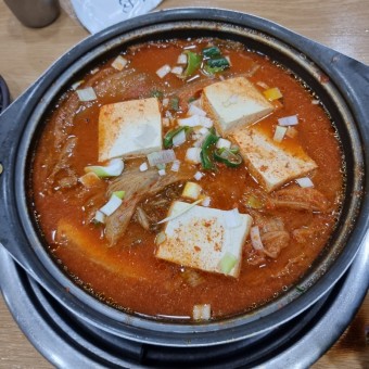 통돼지고기 김치찌개