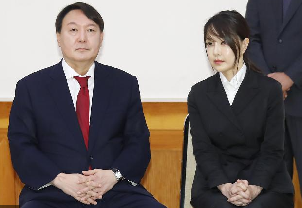 윤석열 부인 김건희 충격적인 과거 김명신 시절(+쥴리 양재택 나이 재산 자녀 집안 대학)