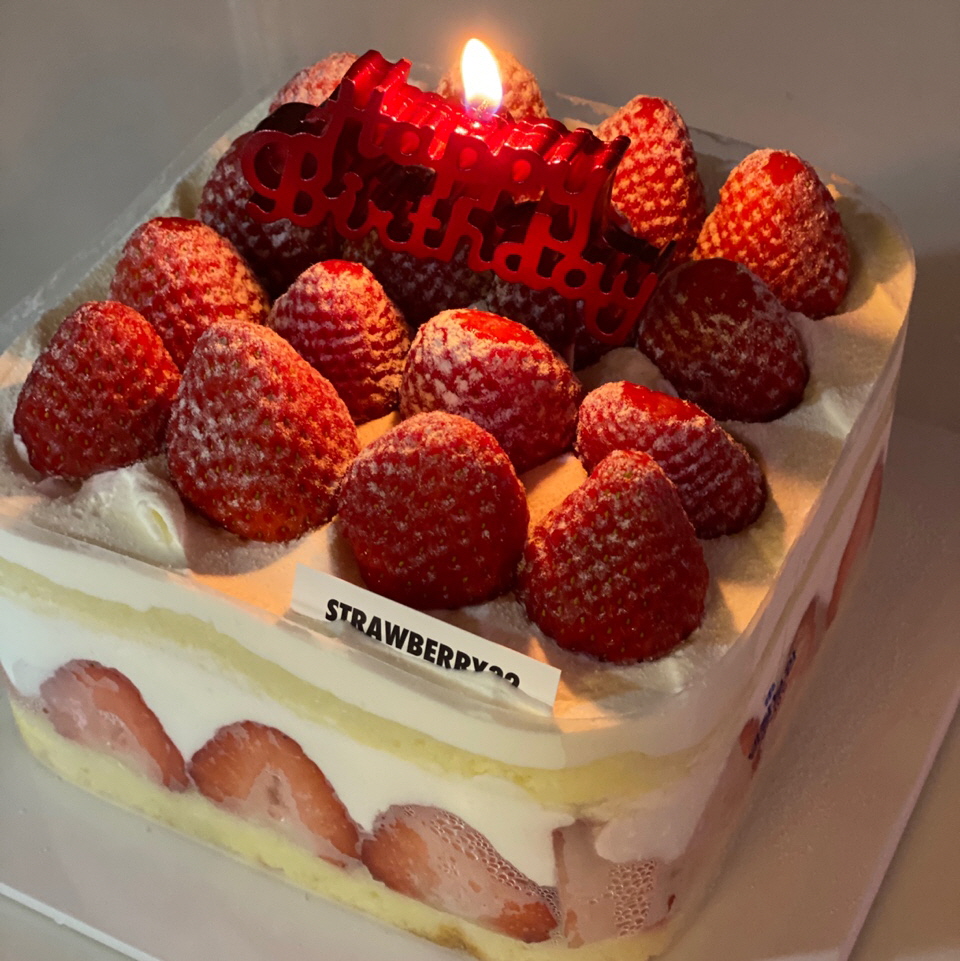  성수 뚝섬 딸기케이크 맛집 - 스트로베리32 후기 (픽업만 가능/생일케이크 추천)