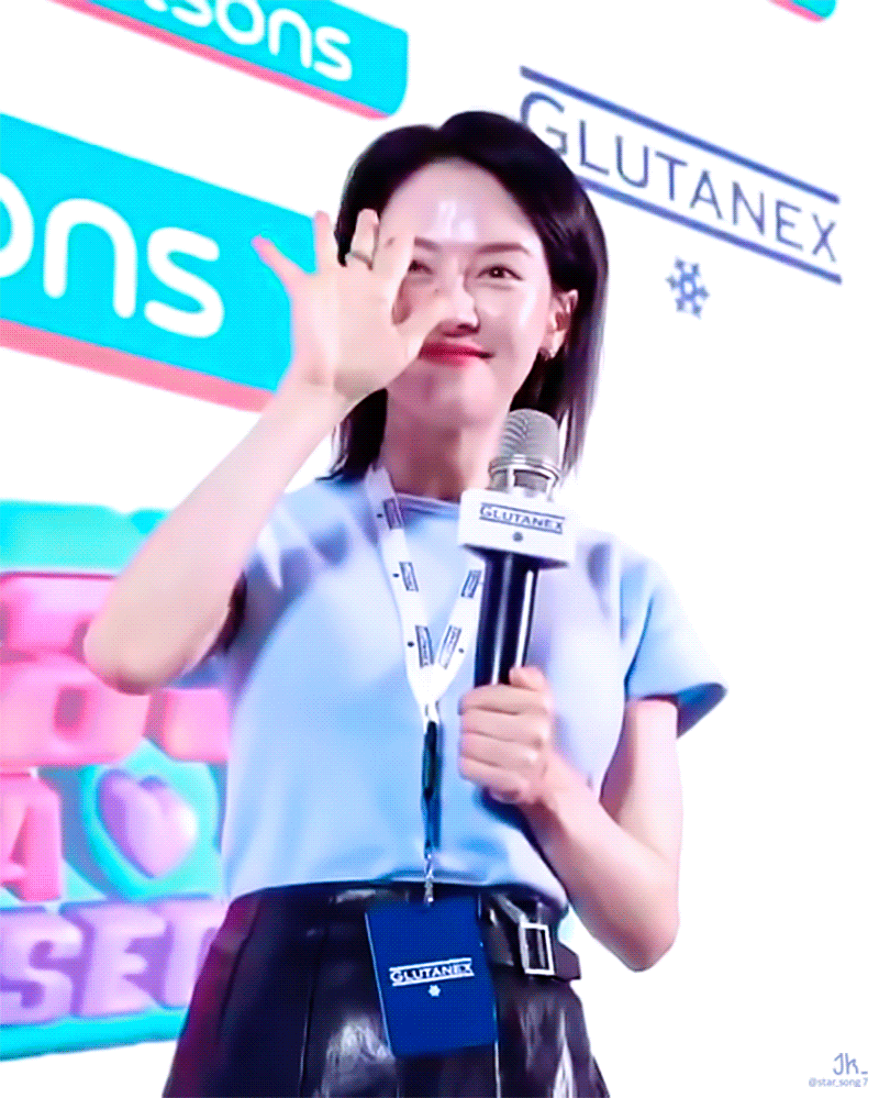 더쿠 - 몸이 두개인가 싶은 송지효 최근 근황.jpgif