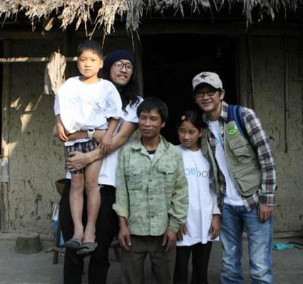 2008년 11월에 빽가와 함께 베트남으로 봉사 활동