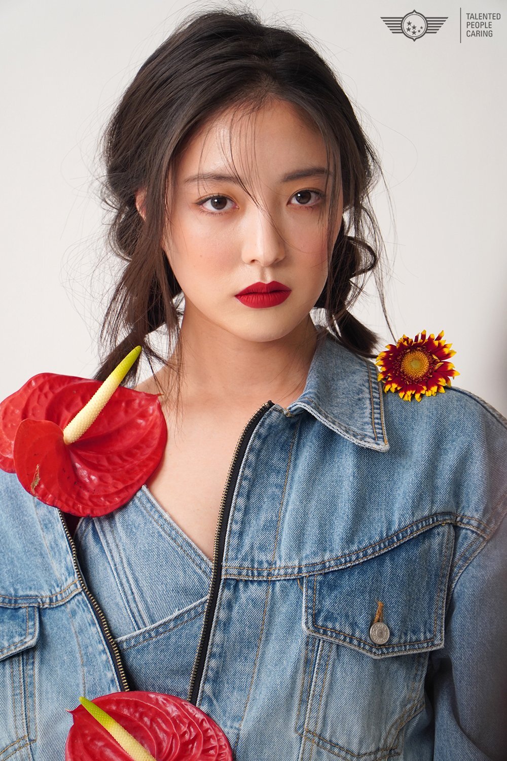  배우 이세영 데님 원피스 화보 비하인드 보그 화보