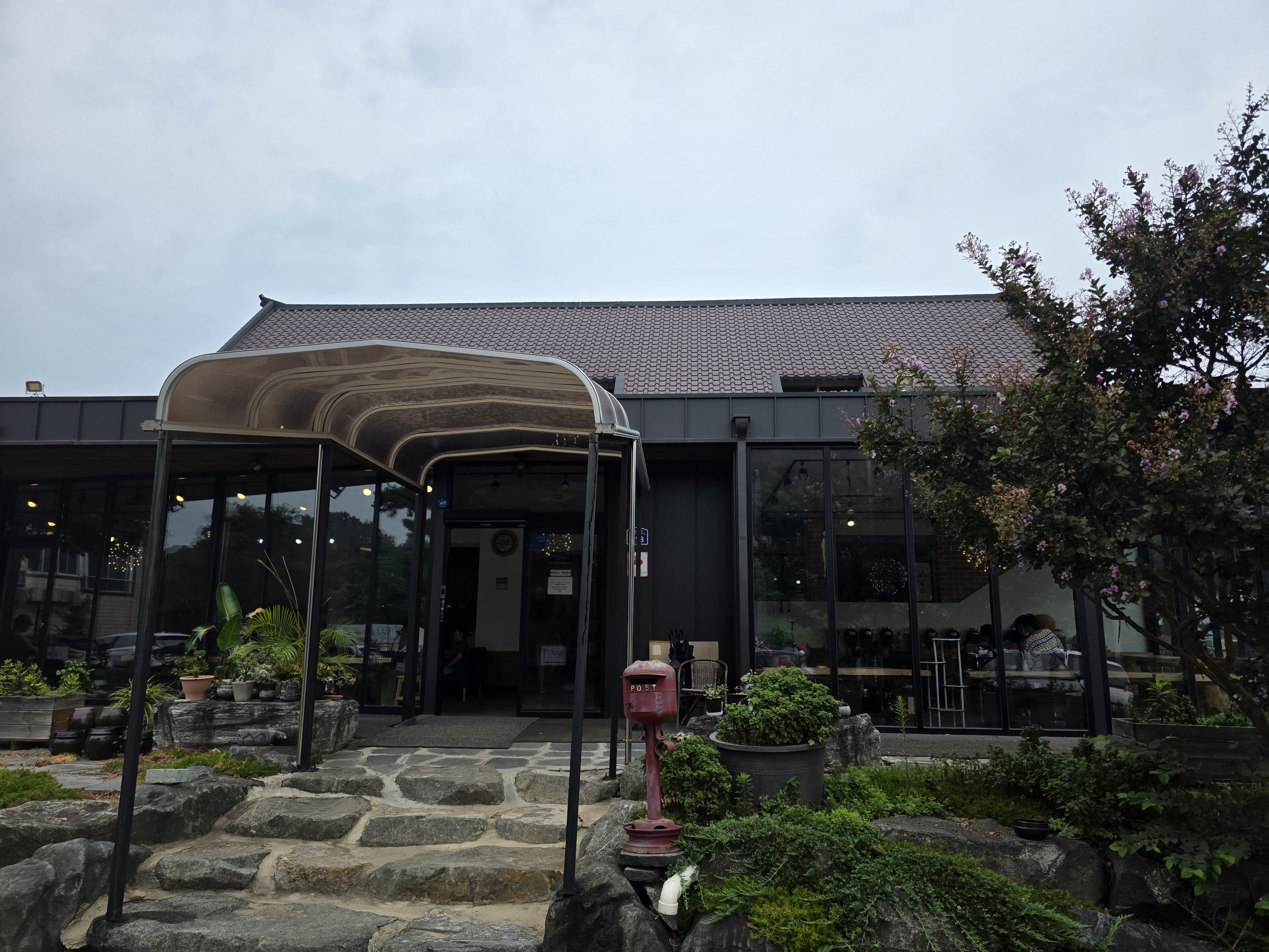 Hwanggeumotdak (황금옻닭) 3