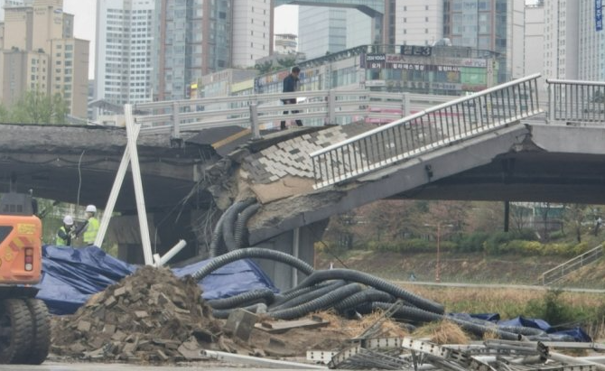  정자교 붕괴사고 성남시청 분당구청 압수수색
