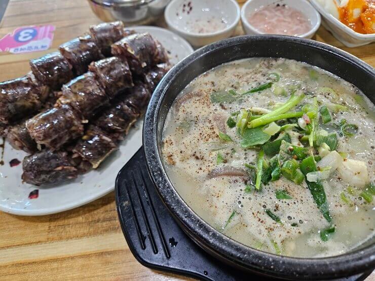 단양구경시장 마늘순대 맛집 &#39;달동네마늘순대&#39;
순대국밥과 마늘순대