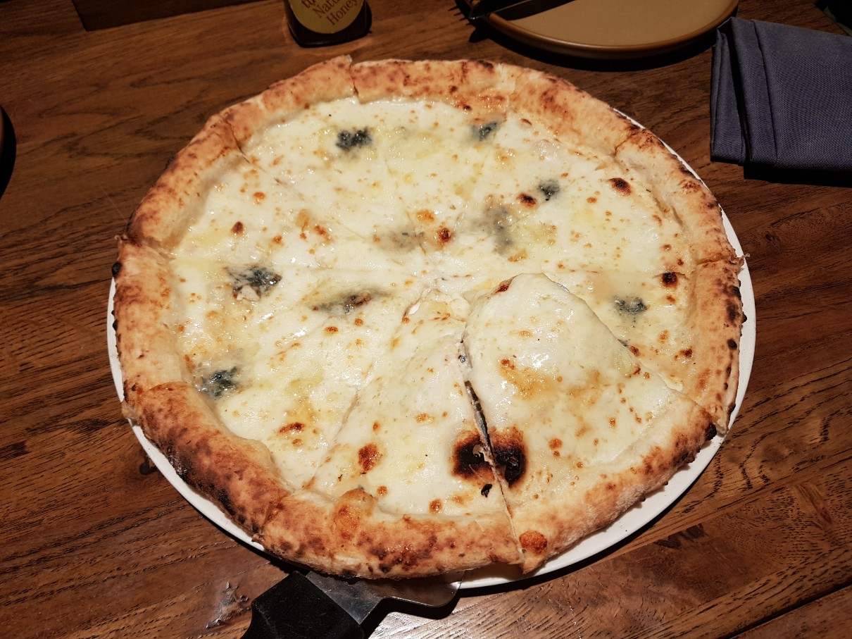 호치민 투티엠 피자 맛집 Pizza 4P&#39;s Thiso Mall점(E-MART) - 5 Cheese Pizza