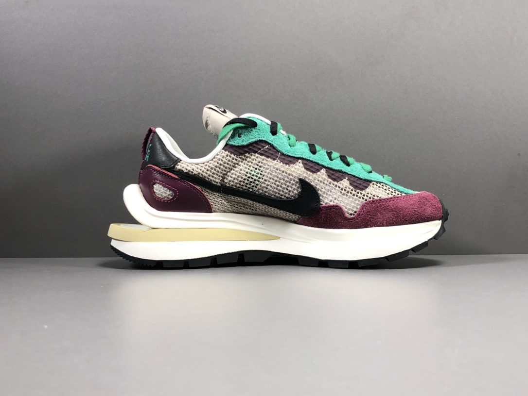  [NIKE x SACAI] X 나이키 x 사카이 페가수스 베이퍼와플 버건디 레드 DD3035-200