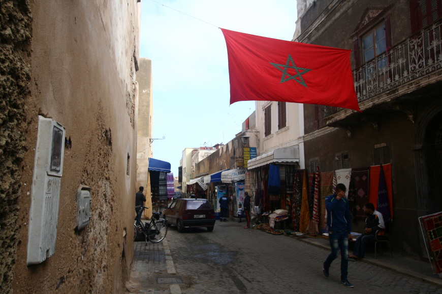 모로코-국기가-날리는-엘자디다