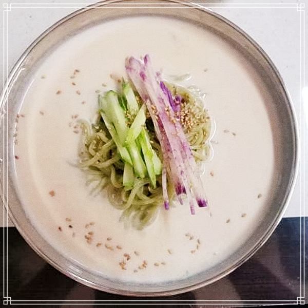  2054회 생방송 오늘저녁 푸르른 솔잎 면과 뽀얀 콩물, 1인 8천원, 고소한 콩국수 여행 팩트체크 연잎 축제, 양평 추천 맛집 솔잎콩국수, 솔잎칼국수, 된장칼국수 방송 정보