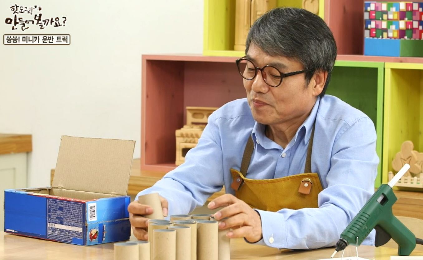  휴지심 재활용으로 미니카운반트럭을 만든다.