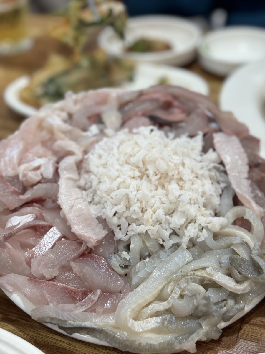  초량동 '수정횟집'. 4만원에 5종 횟감을 제공하는 미친 횟집 강추!