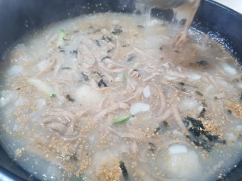 옹심이칼국수 이미지