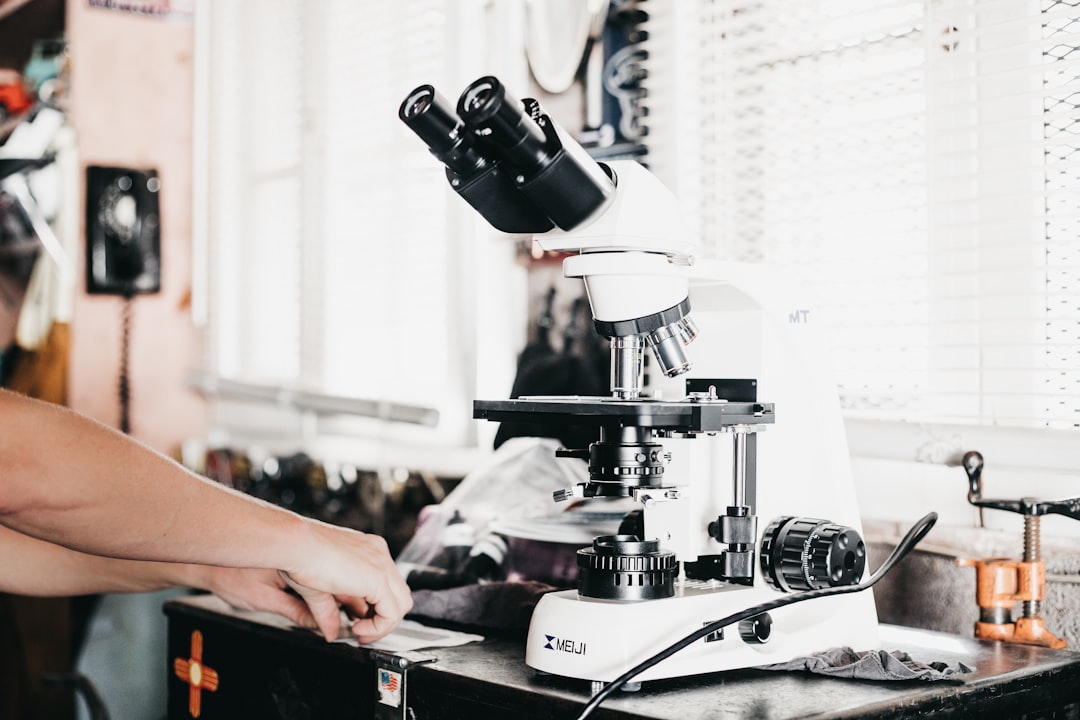 Microscope