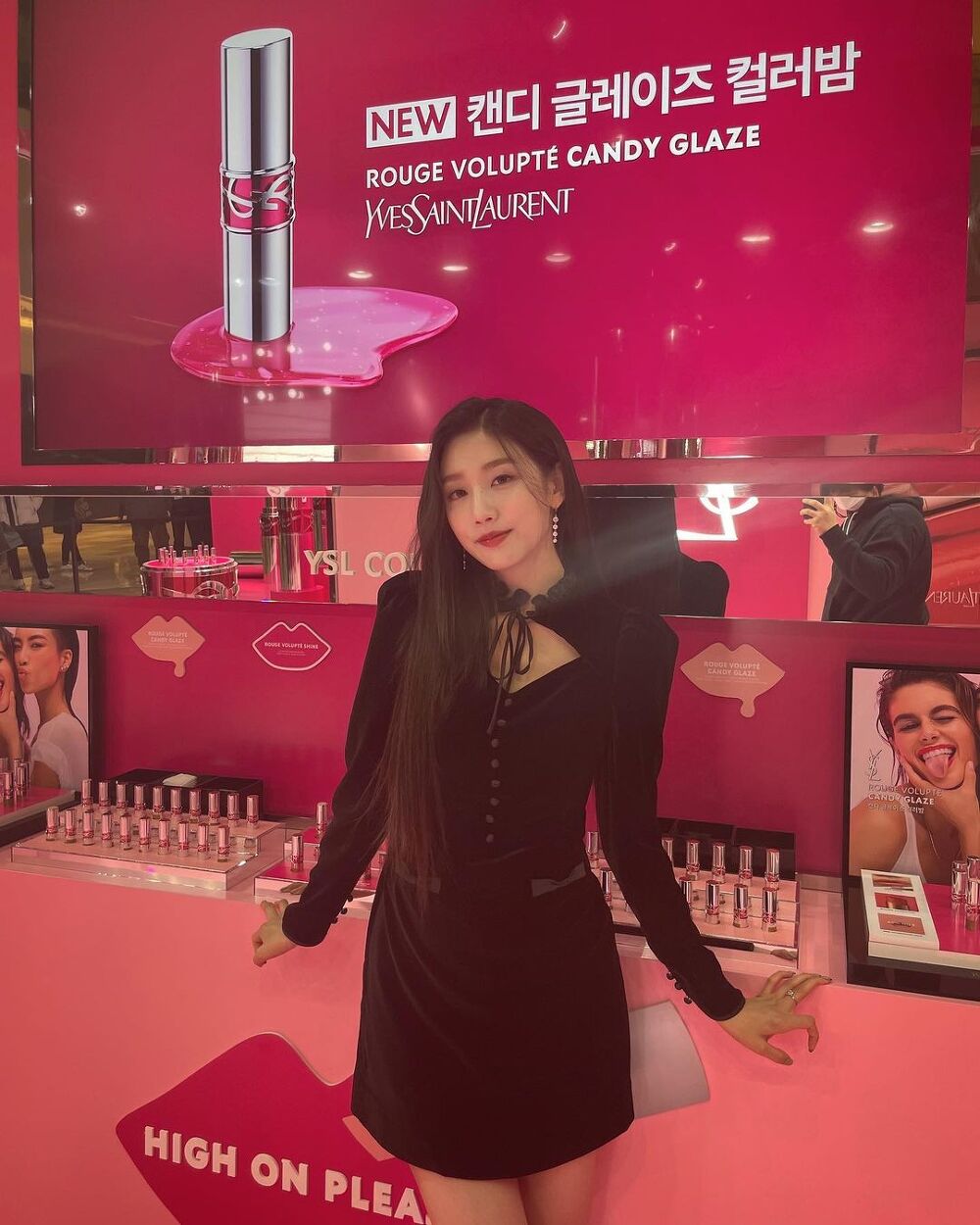 정예인 입생로랑뷰티팝업 매장 오픈기념 인스타그램 사진들