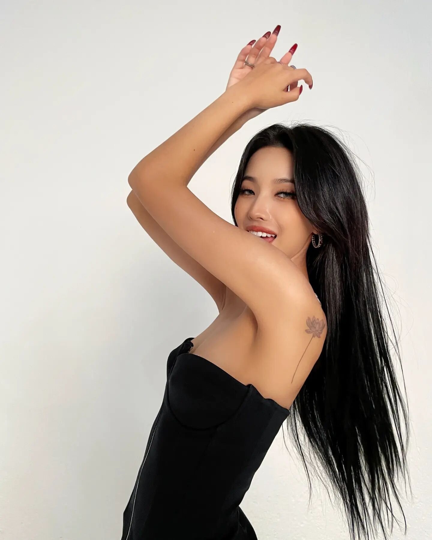  여자아이들 소연 오프숄더 인스타그램 사진
