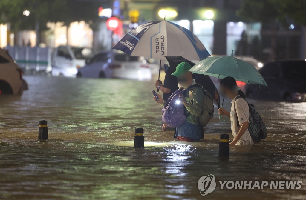  [일상 Issue] 80년만의 기록적인 폭우로 출근대란 서울, 수도권 행정기관 및 공공기관 출근시간 11시로 조정
