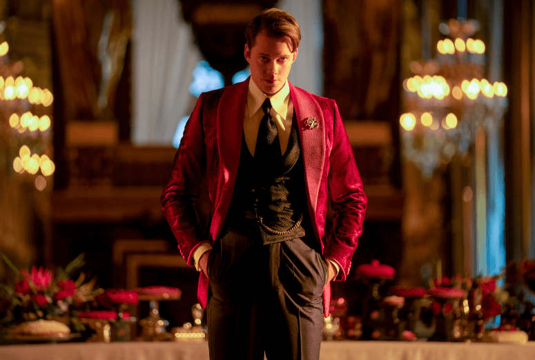 붉은색-양복을-입은-빌-스카스가드
