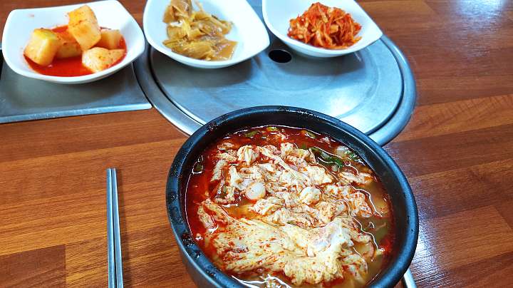 토요일은 밥이좋아 예산 삽교 옛날 국밥 맛집 해장국 먹으러 왔다가 소주 안주 각 예산10미 현지인 추천 토밥 좋아 방송정보