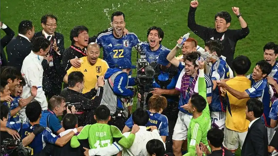 스페인전 승리 후 기뻐하는 일본 대표팀