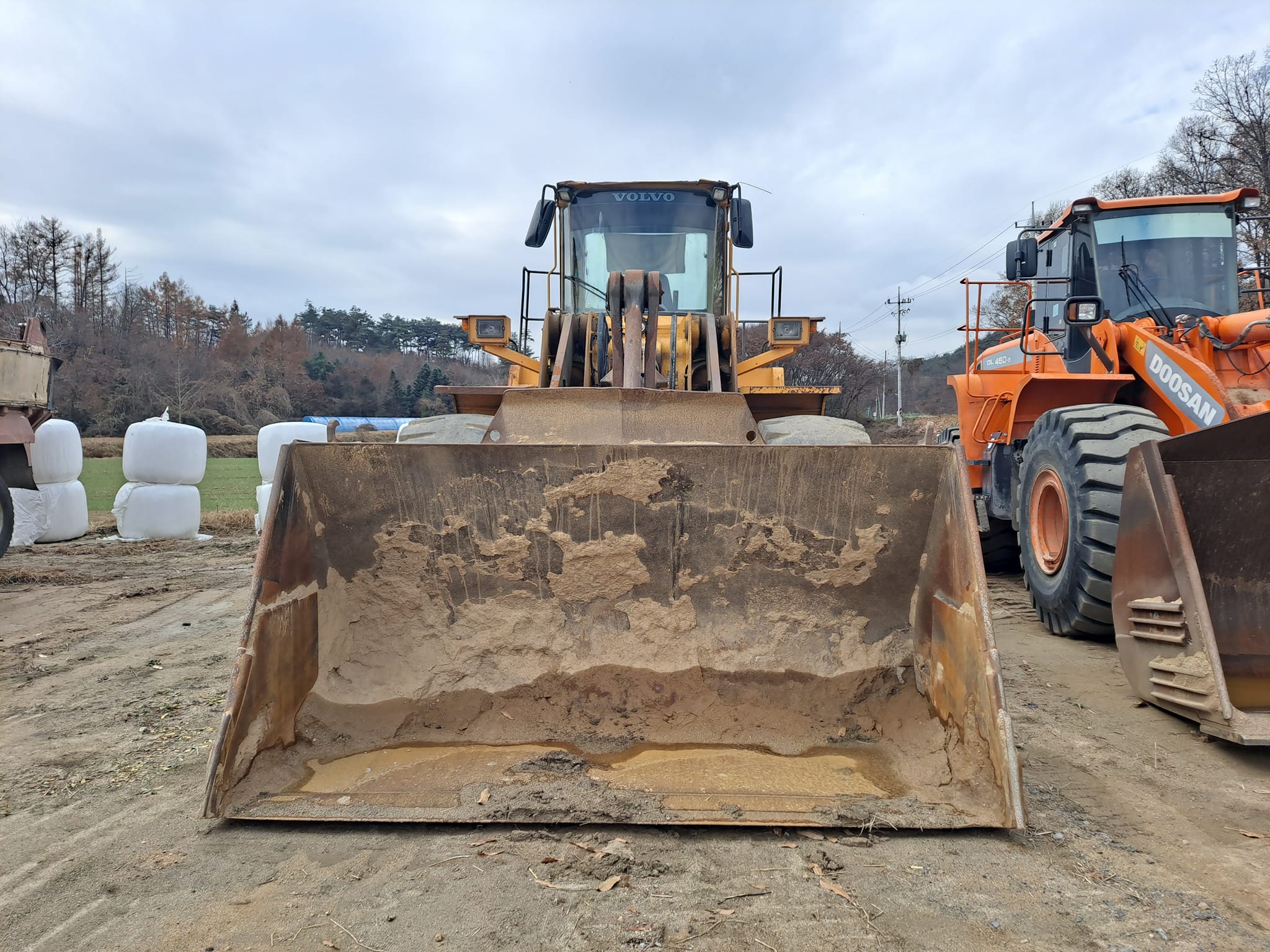  볼보 L150E 2006년식 5000만원 판매합니다.