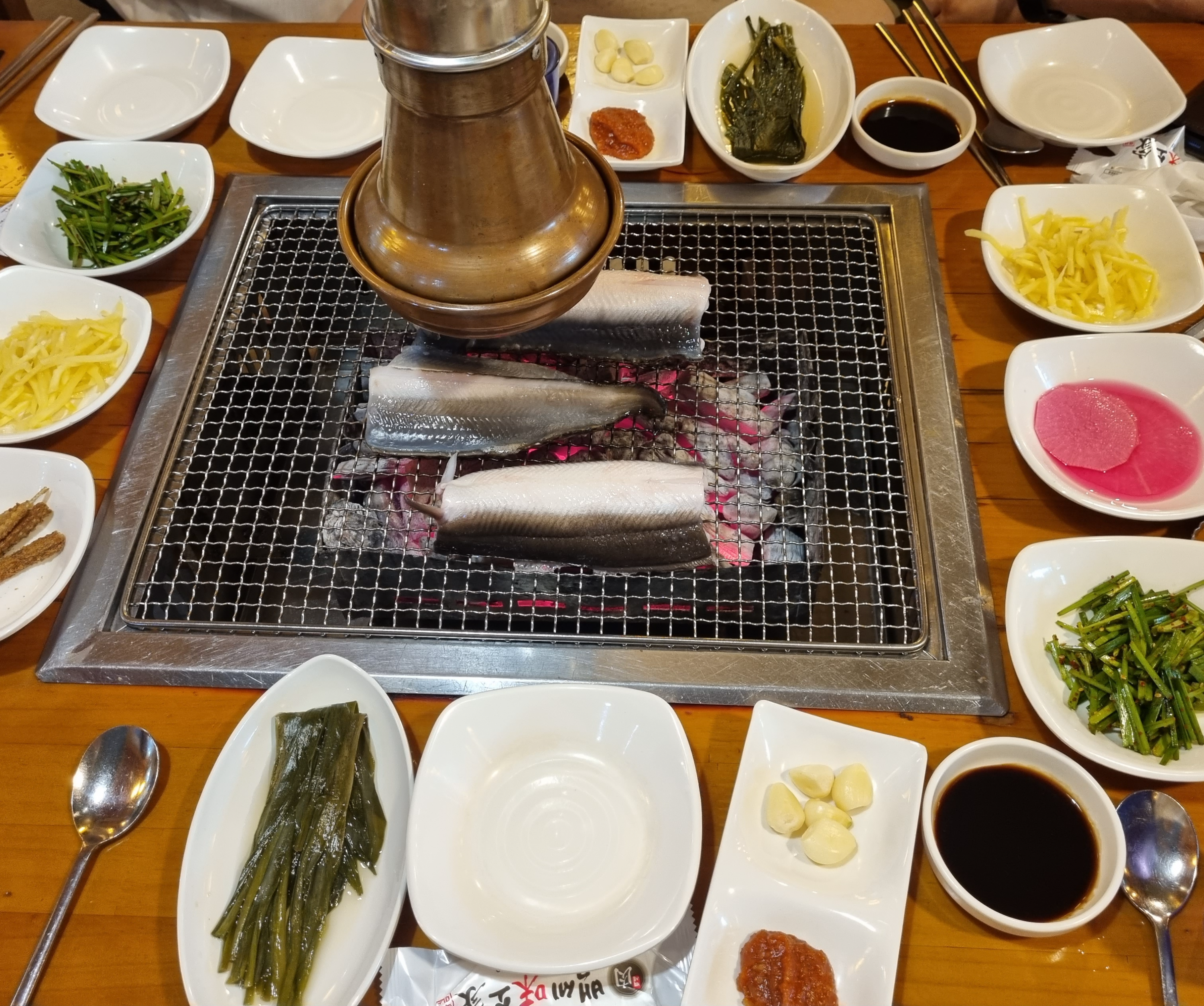 밑잔찬과 장어