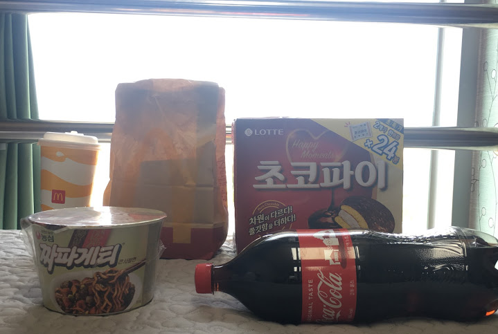  [일본에서 한국 입국] 격리 생활 격리 5일차 - 맥도날드 상하이 치킨버거 세트, 초코파이, 닌텐도 링피트, 짜짜짜짜   짜~파게티~