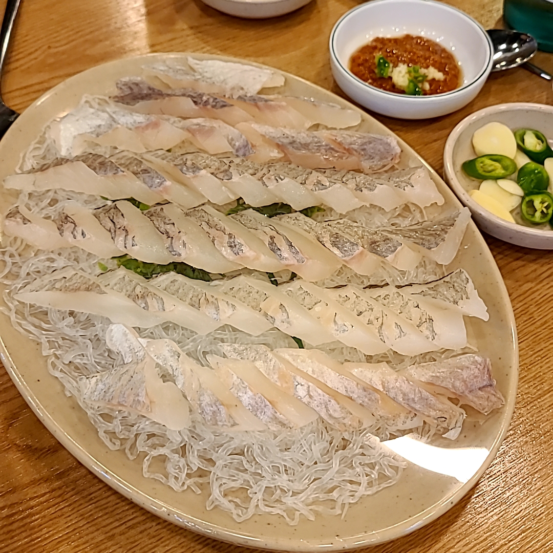  잠실새내역 어사출또 : 우럭中(25.) 양과  신선도 모두 창렬..