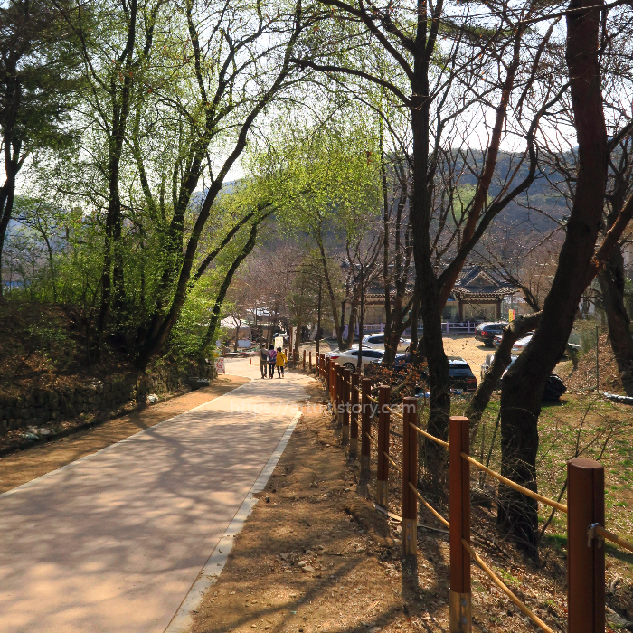 남한산성 북문에서 산성 로타리로 가는 길