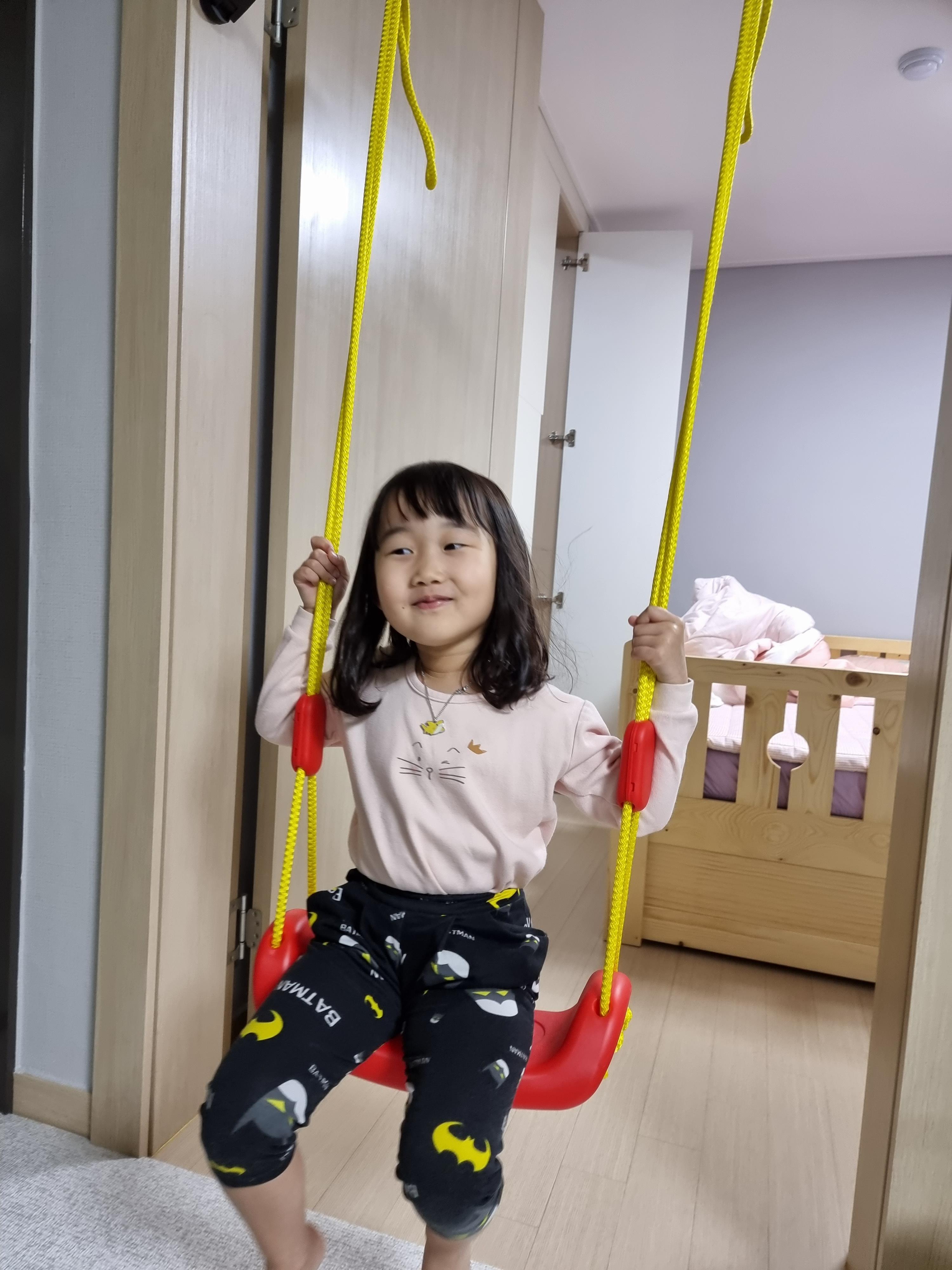  문틀철봉 못안치는 철봉이 대세! 아빠는 운동  -딸은 그네~ 유아그네추천!