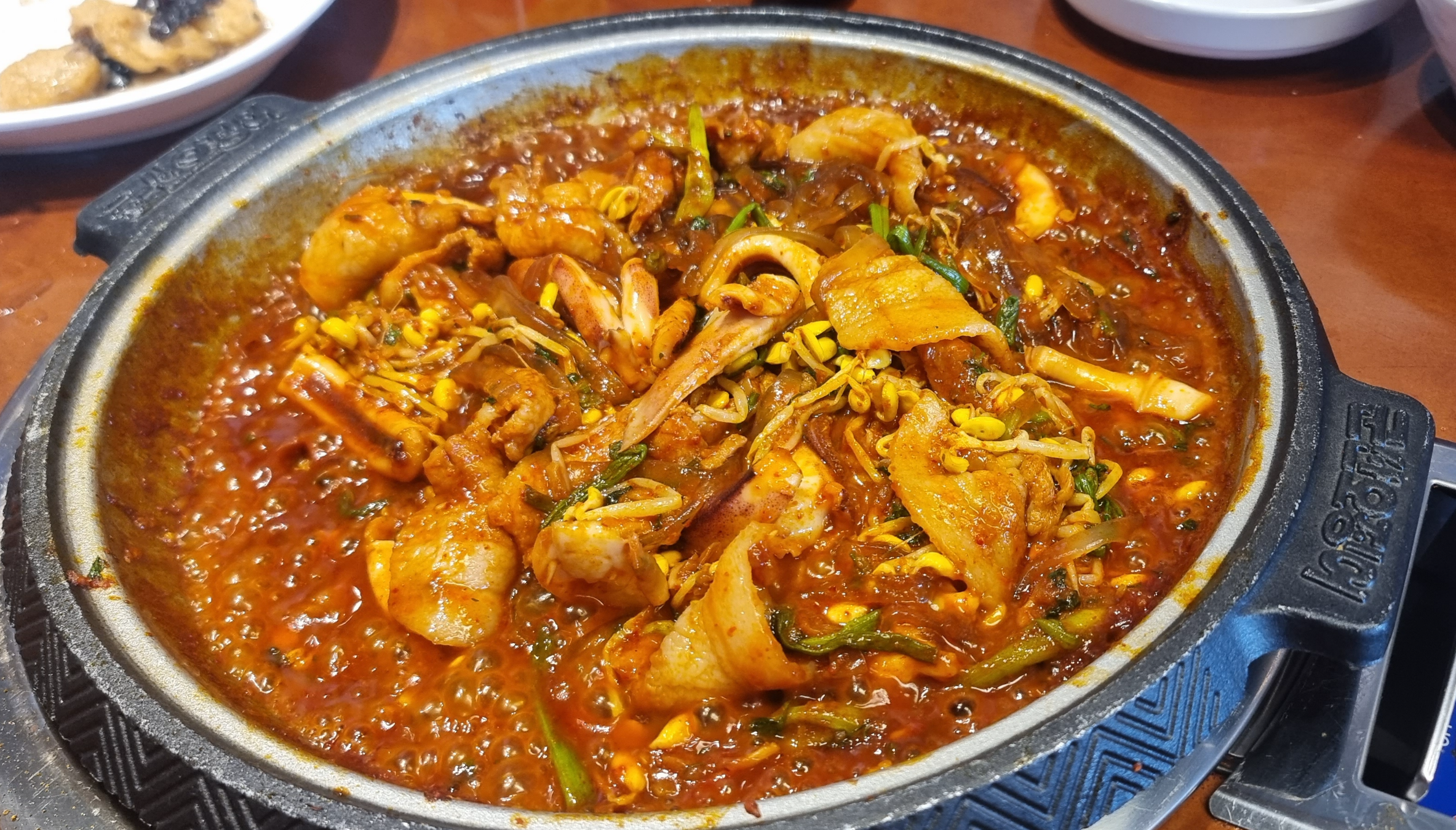  깔끔하고 건강한 맛 기분 좋은 매운 맛 감칠맛이 일품인 군산오징어 당산역점 점심 맛집