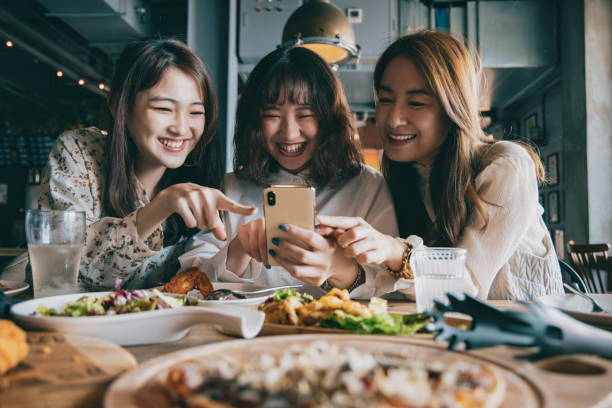  한국인에게 행복의 기준이란 무엇인가.. (feat. 과도한 타인의 의식)
