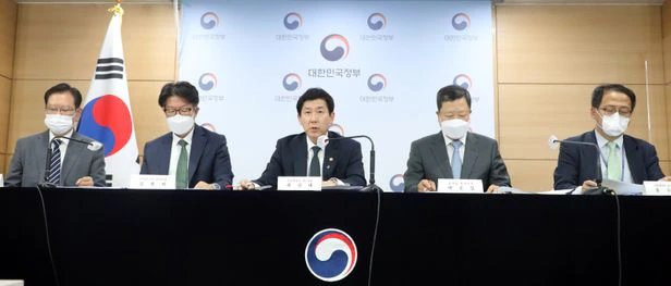  코레일·LH 등 대형 公기업 2년 연속 공공기관 경영평가 낙제점 18개 기관 미흡 이하 평가한국해양교통안전공단 김경석 이사장 해임 건의 LH 직원의 부동산 투기 사태 계기