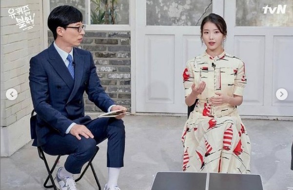  유 퀴즈 온 더 블럭 100회 특집  아이유 원피스 , 귀걸이
