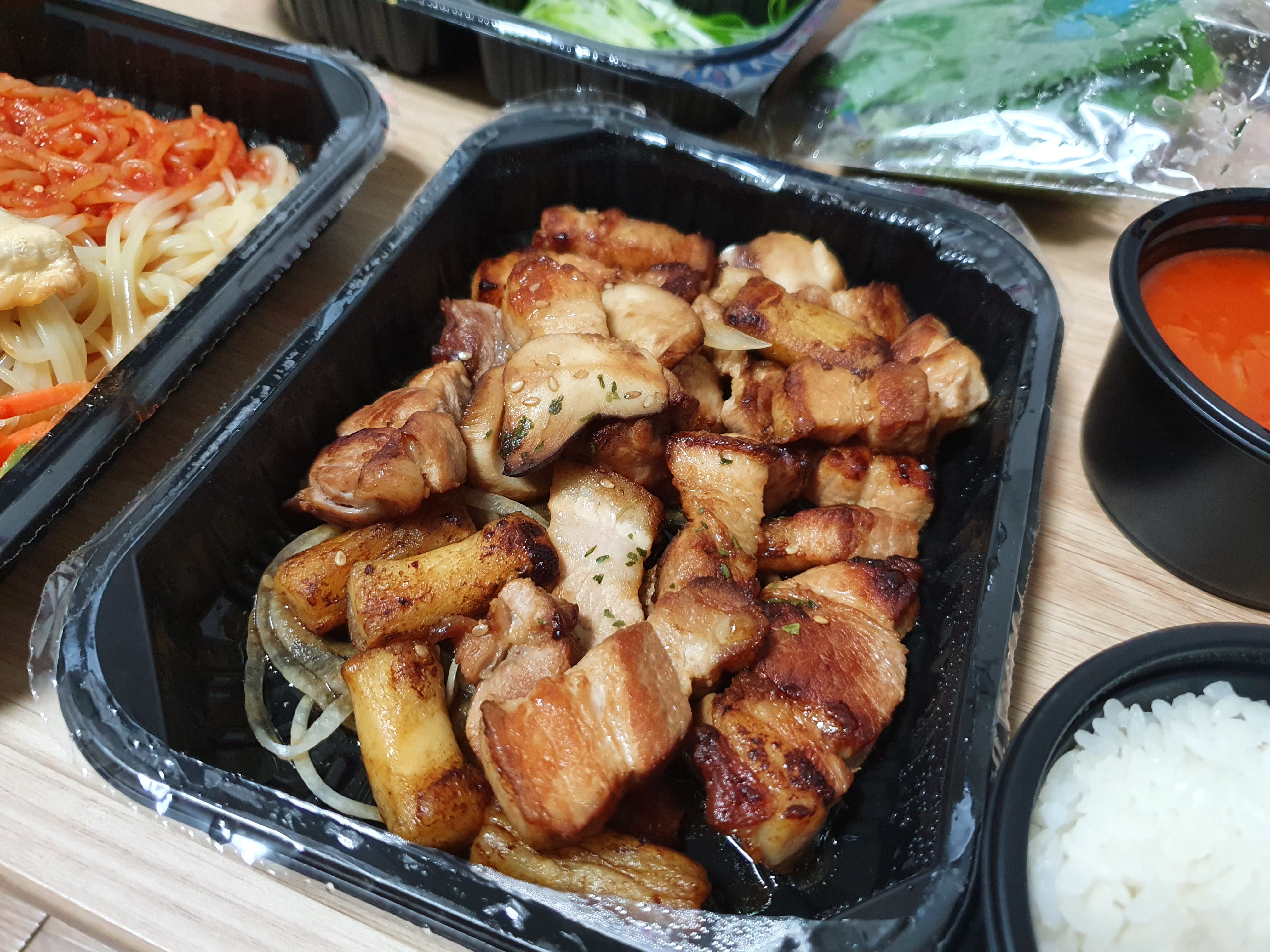  수지구청 푸짐한 1인 삼겹살 배달 <쫄면 주는 삼겹 본능>