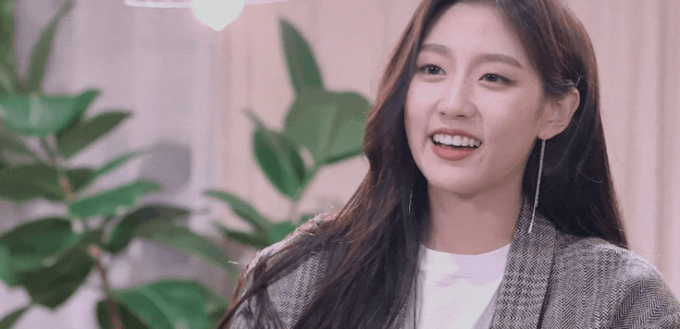  [러블리즈 정예인] 예인이 웃음.gif (Feat. 마이 뷰티 텔레비전) (Lovelyz Yein My Beauty Television Gif)