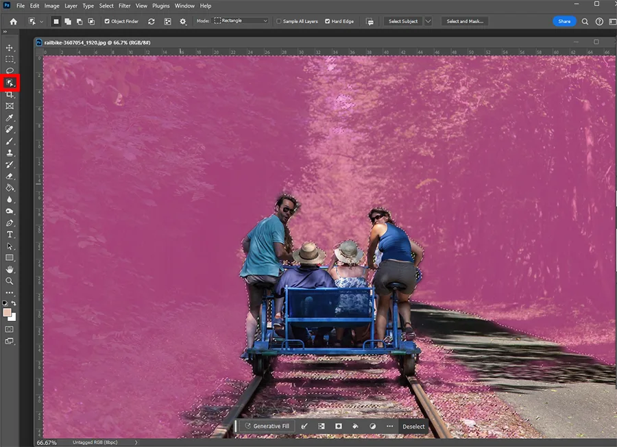 어도비 포토샵 CC 2024에서 오브젝트 셀렉트 툴을 통해서 선택한 모습